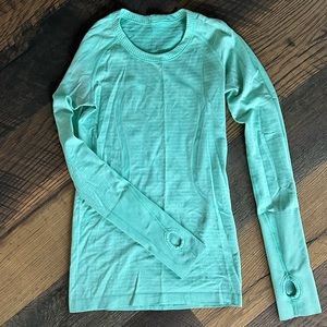 Lululemon running top